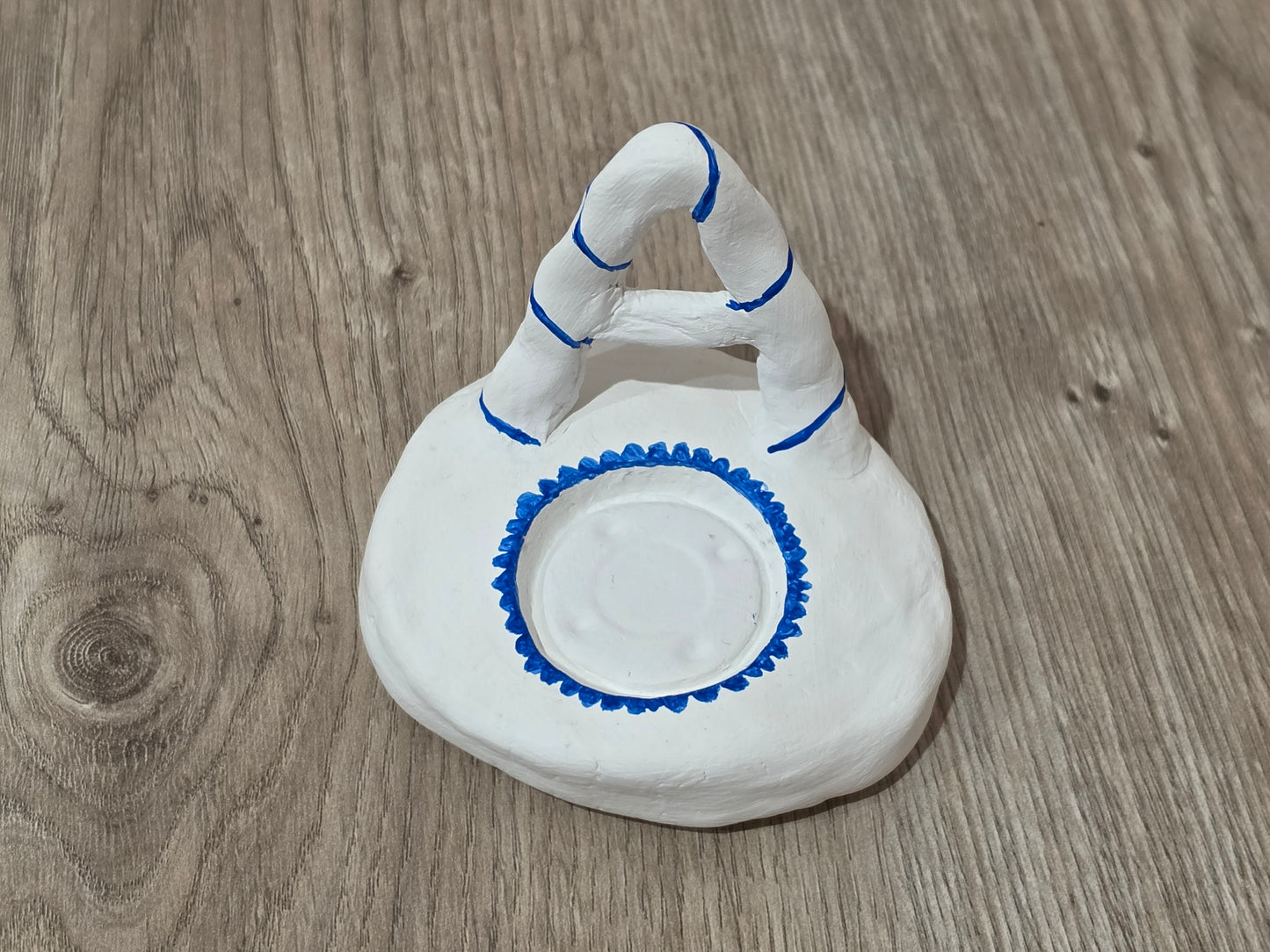 Portavelas personalizado con inicial · Hecho a mano en arcilla