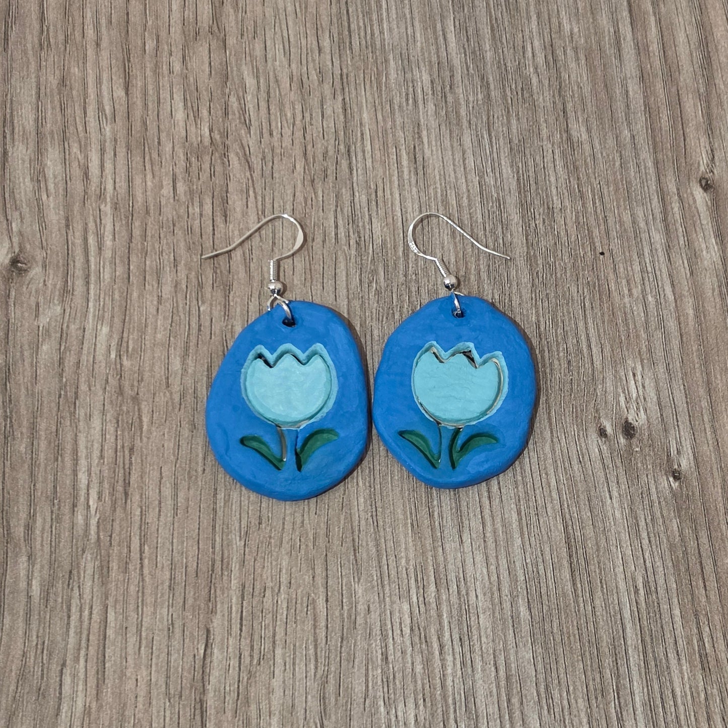 Pendientes de arcilla hechos a mano