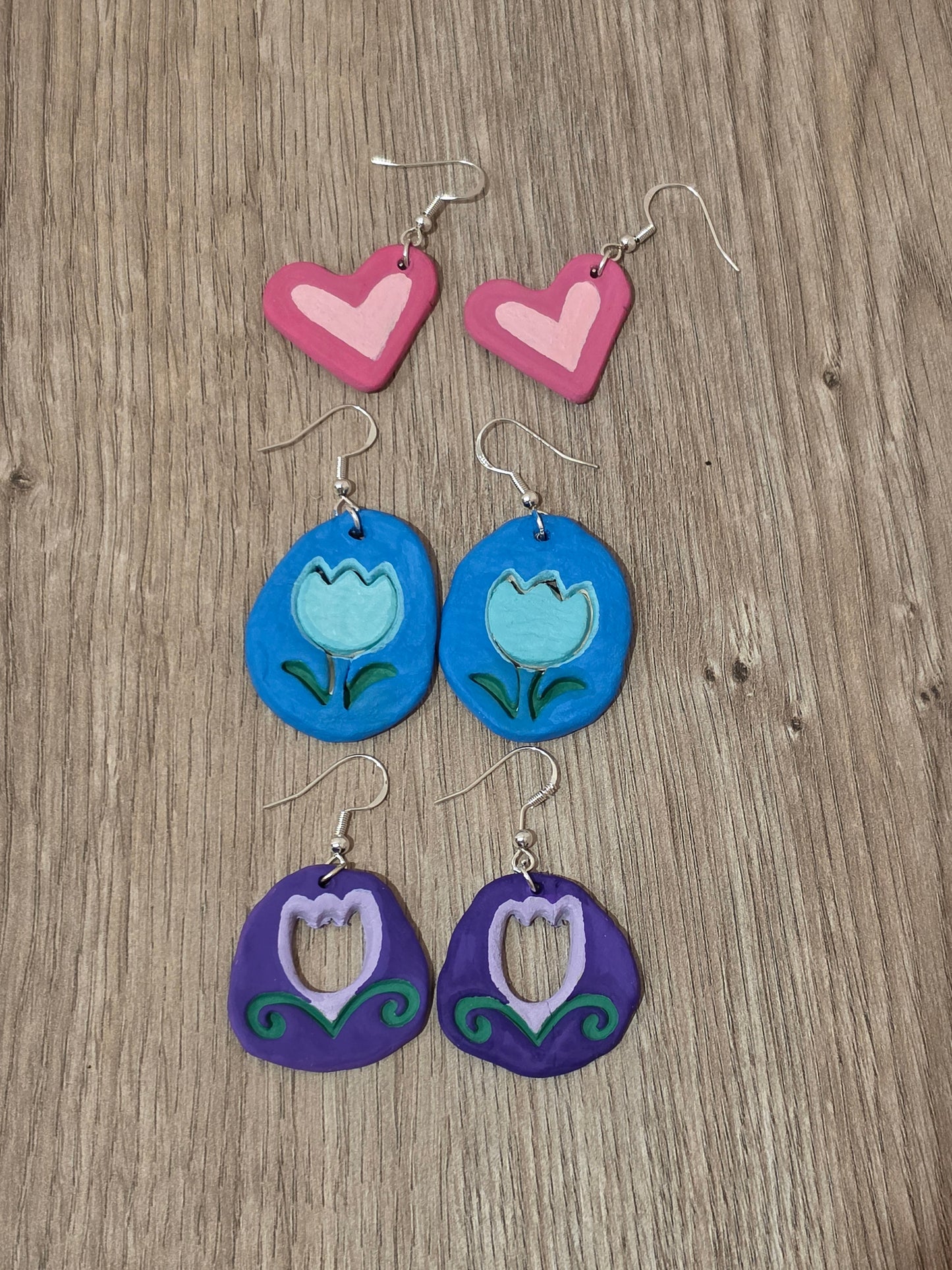 Pendientes de arcilla hechos a mano