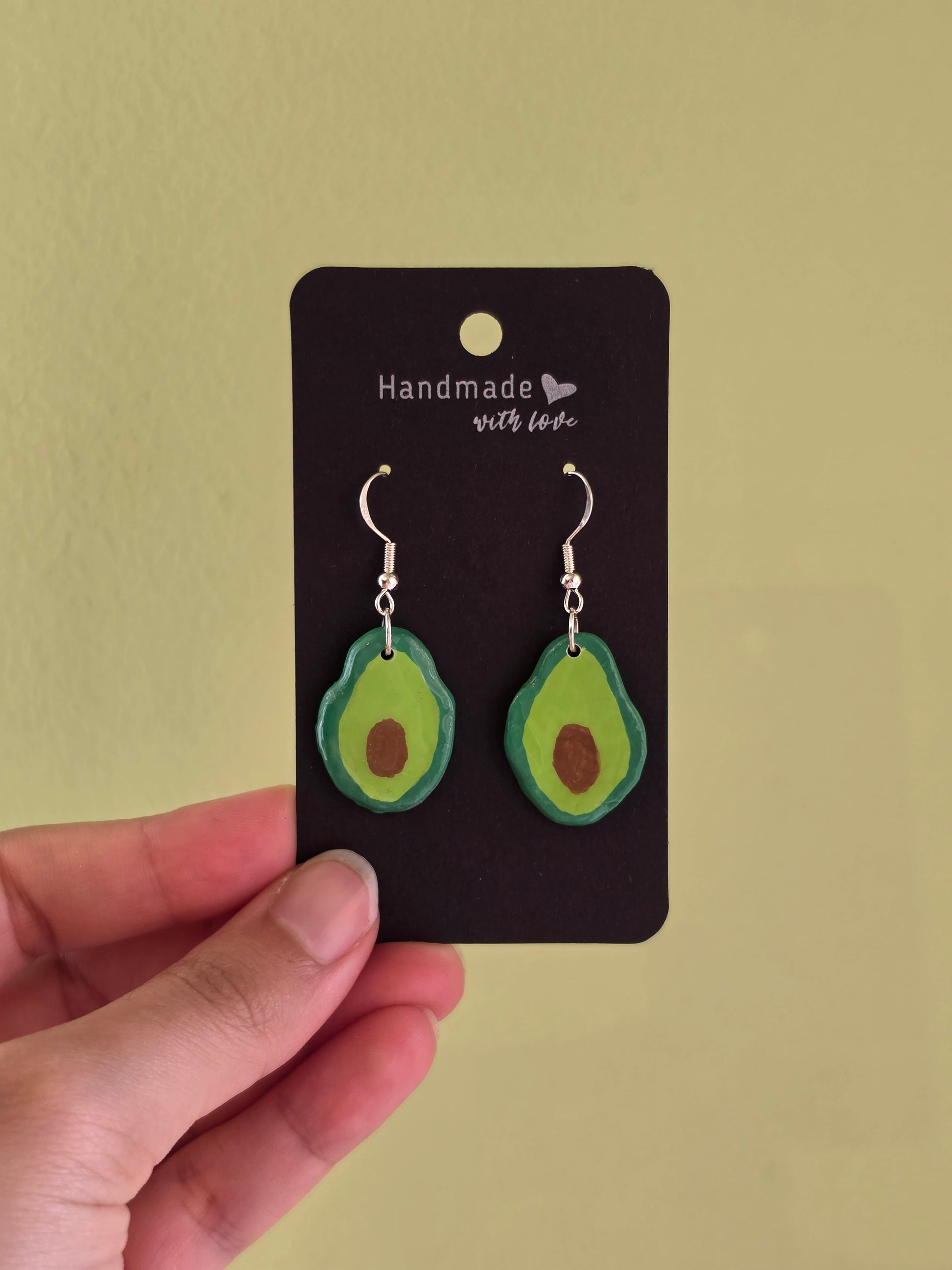 Pendientes de Aguacate de Arcilla Hechos a Mano | Botón y Colgante
