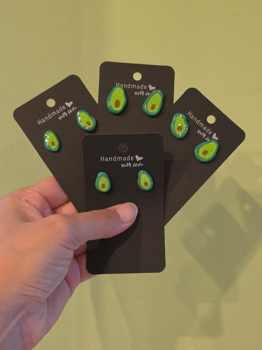 Pendientes de Aguacate de Arcilla Hechos a Mano | Botón y Colgante